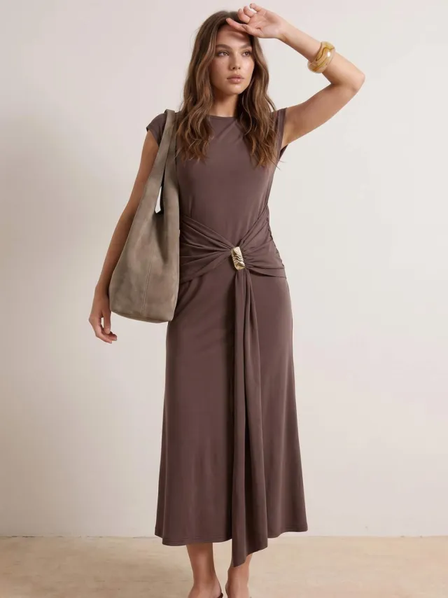 Trendyol TRENDYOLMİLLA Dames Bruin Effen Midi Mouwloos Bodycon Jurken