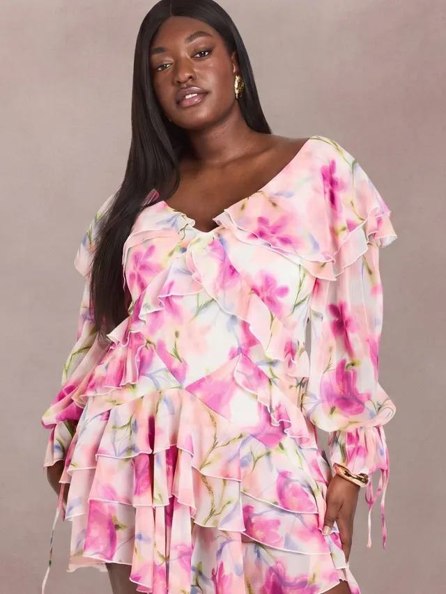 boohoo Dames Plus Bloemen Chiffon Ruches Mini Jurk roze, foto 3
