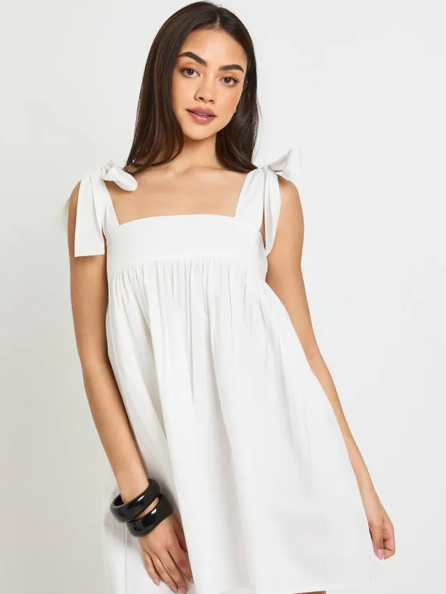 boohoo Dames Mini Smock Jurk Met Strikschouders Wit
