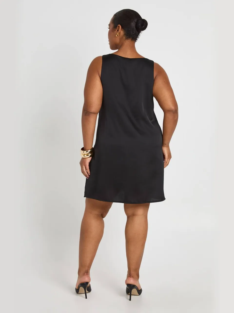 boohoo Dames Plus Basic Satijnen Mini-jurk Met Ronde Hals En Dunne Bandjes zwart, foto 2