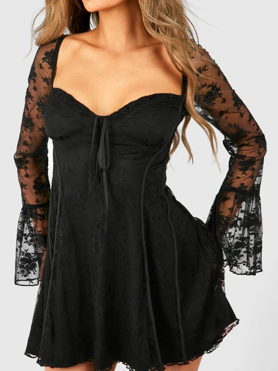 boohoo Dames Kant Babydoll Mini-Jurk met Uitlopende Mouwen zwart, foto 4