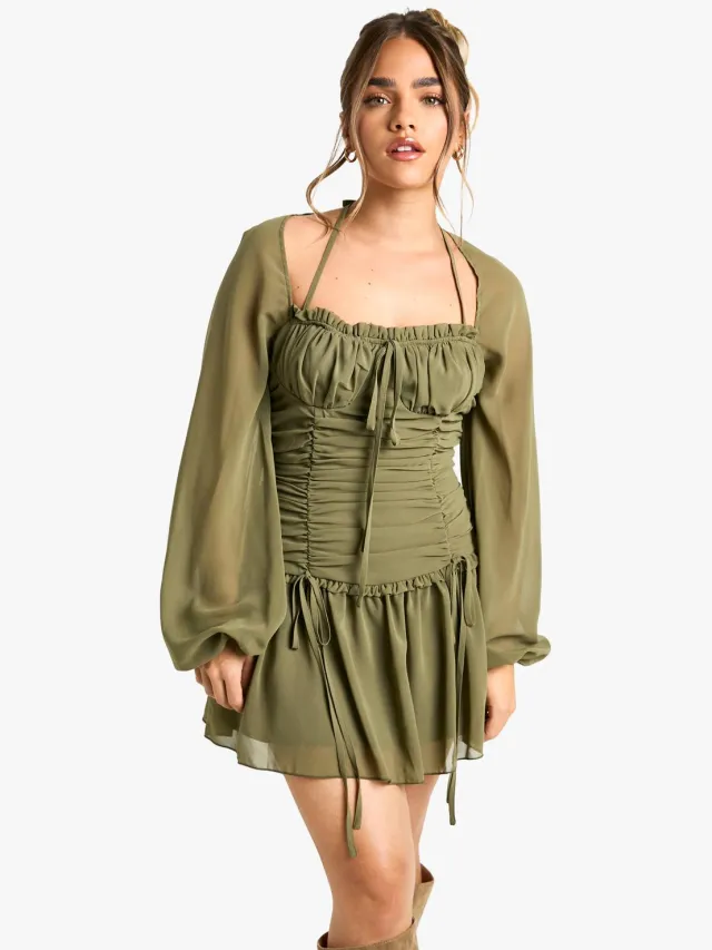 boohoo Dames Petite Chiffon Gerafelde Melkvrouw Skaterjurk Olijf