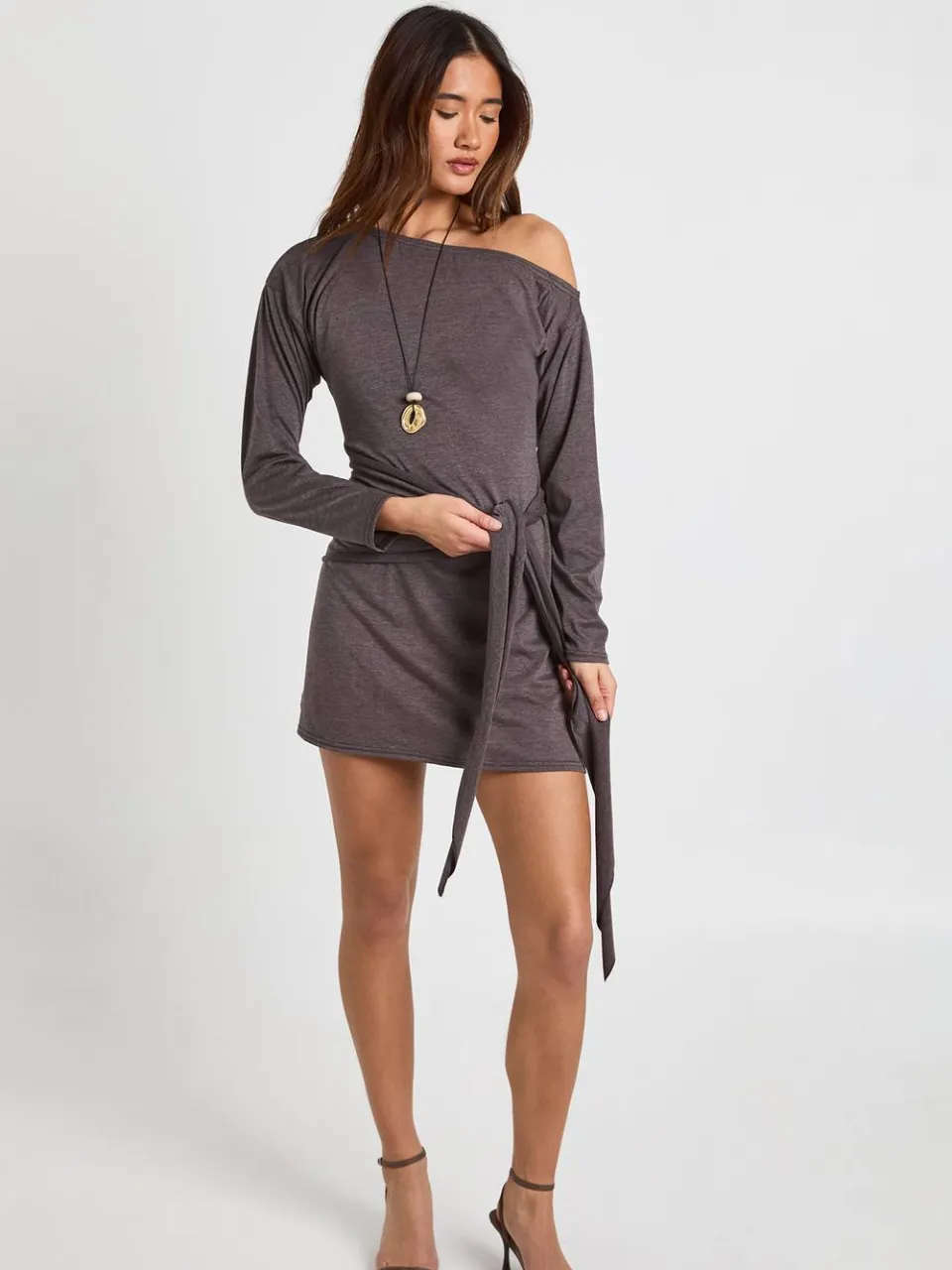 boohoo Dames Marl Asymmetrische Schouder Strikceintuur Mini Jurk Koffie