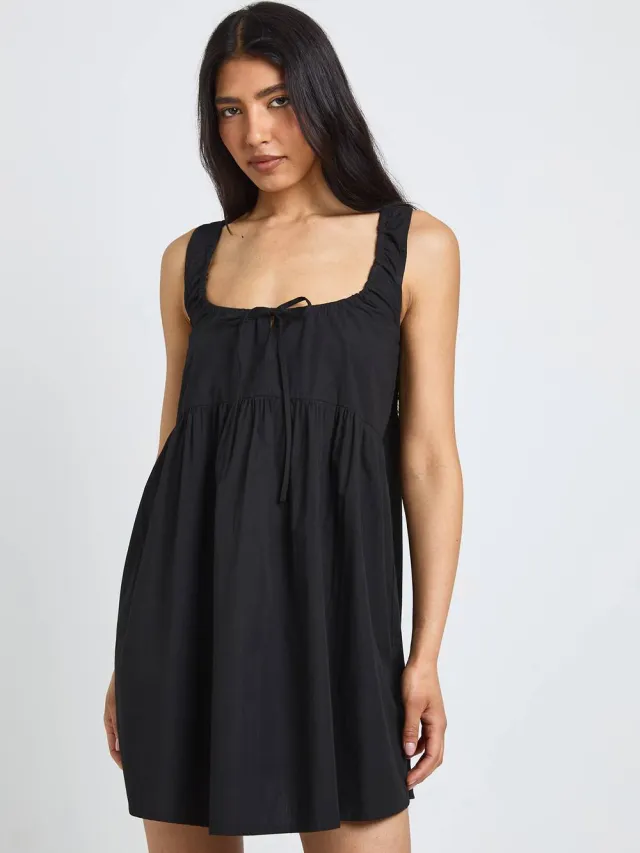 boohoo Dames Lange Jurk Met Strikdetail Vooraan Mini Smock Model Zwart