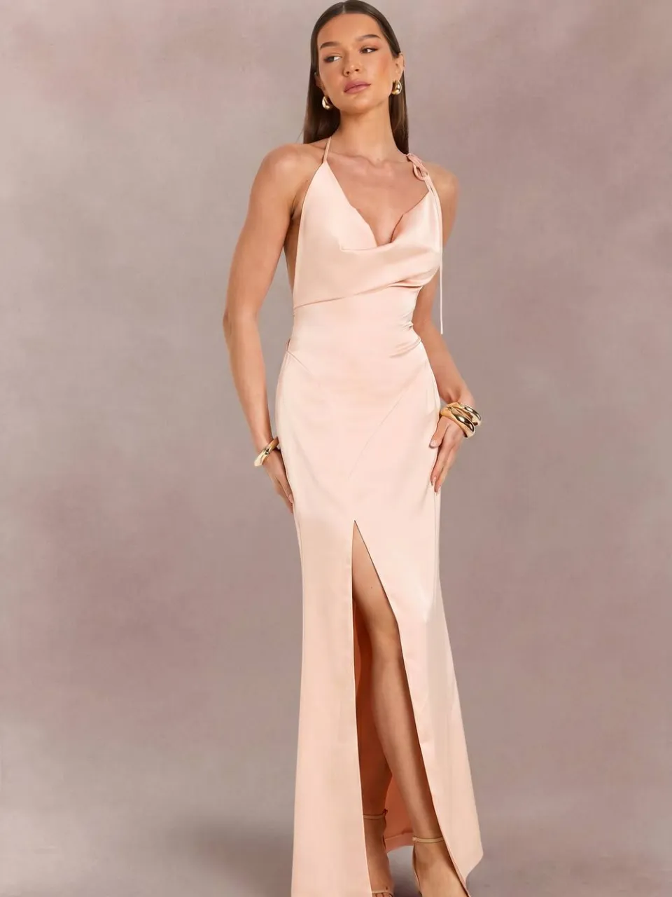 boohoo Dames Satijnen Halternek Maxi Jurk Met Waterval Hals perzik, foto 3