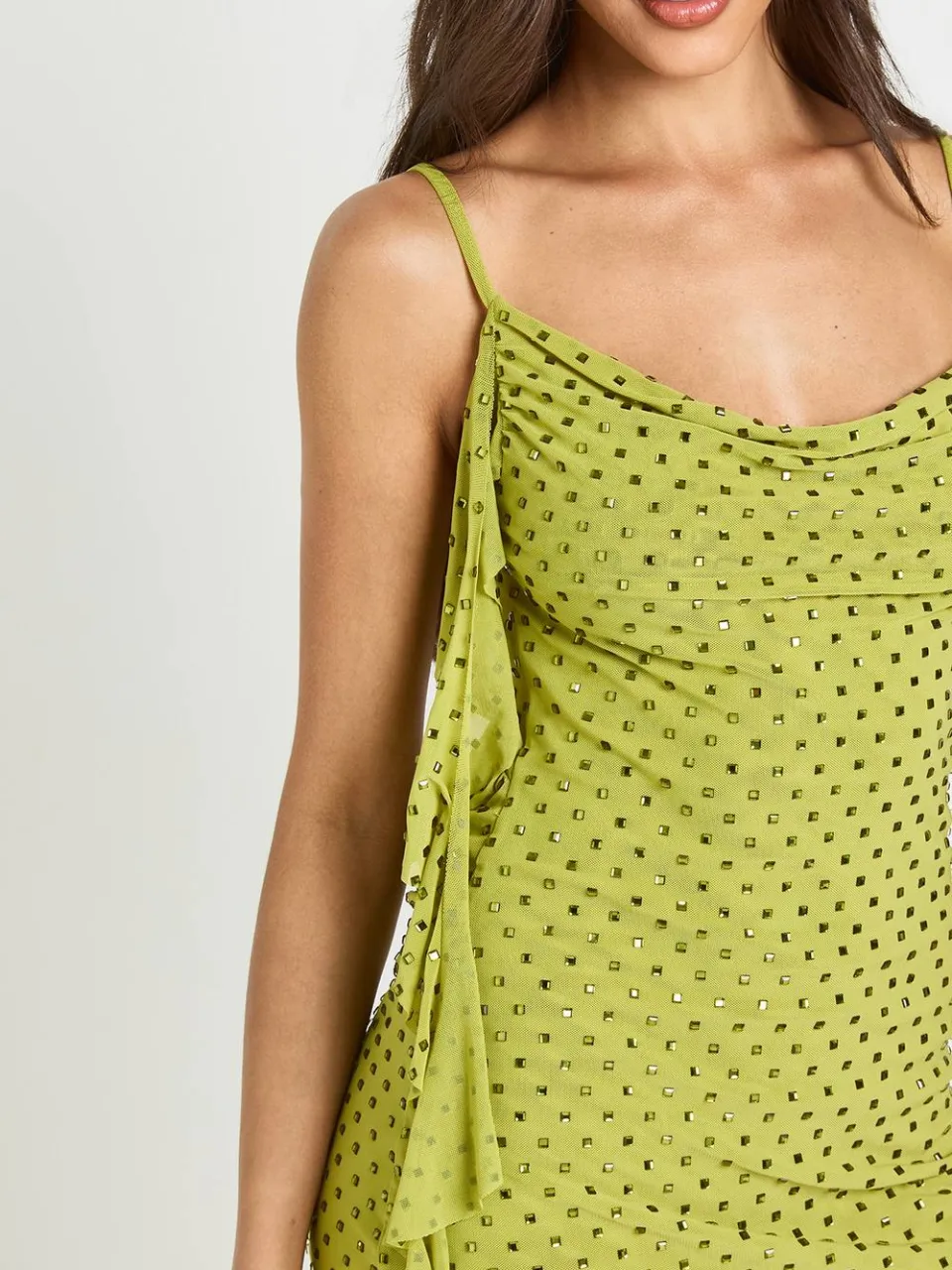 boohoo Dames Premium Hotfix Cowl Detail Mini-jurk olijf, foto 4