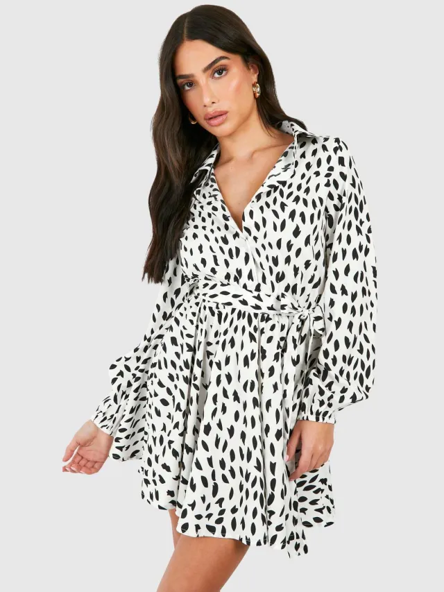 boohoo Dames Petite Skater Jurk Met Smudge Print Wit