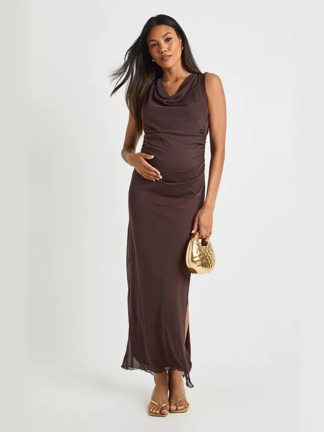 boohoo Dames Zwangerschaps mesh geplooide cowl maxi-jurk Chocoladebruin
