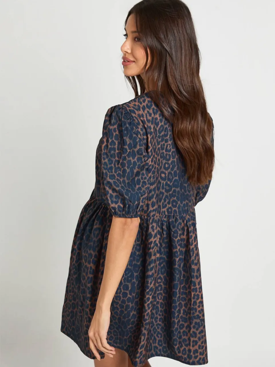 boohoo Dames Mini-jurk met strik aan de voorkant in luipaardprint bruin, foto 2