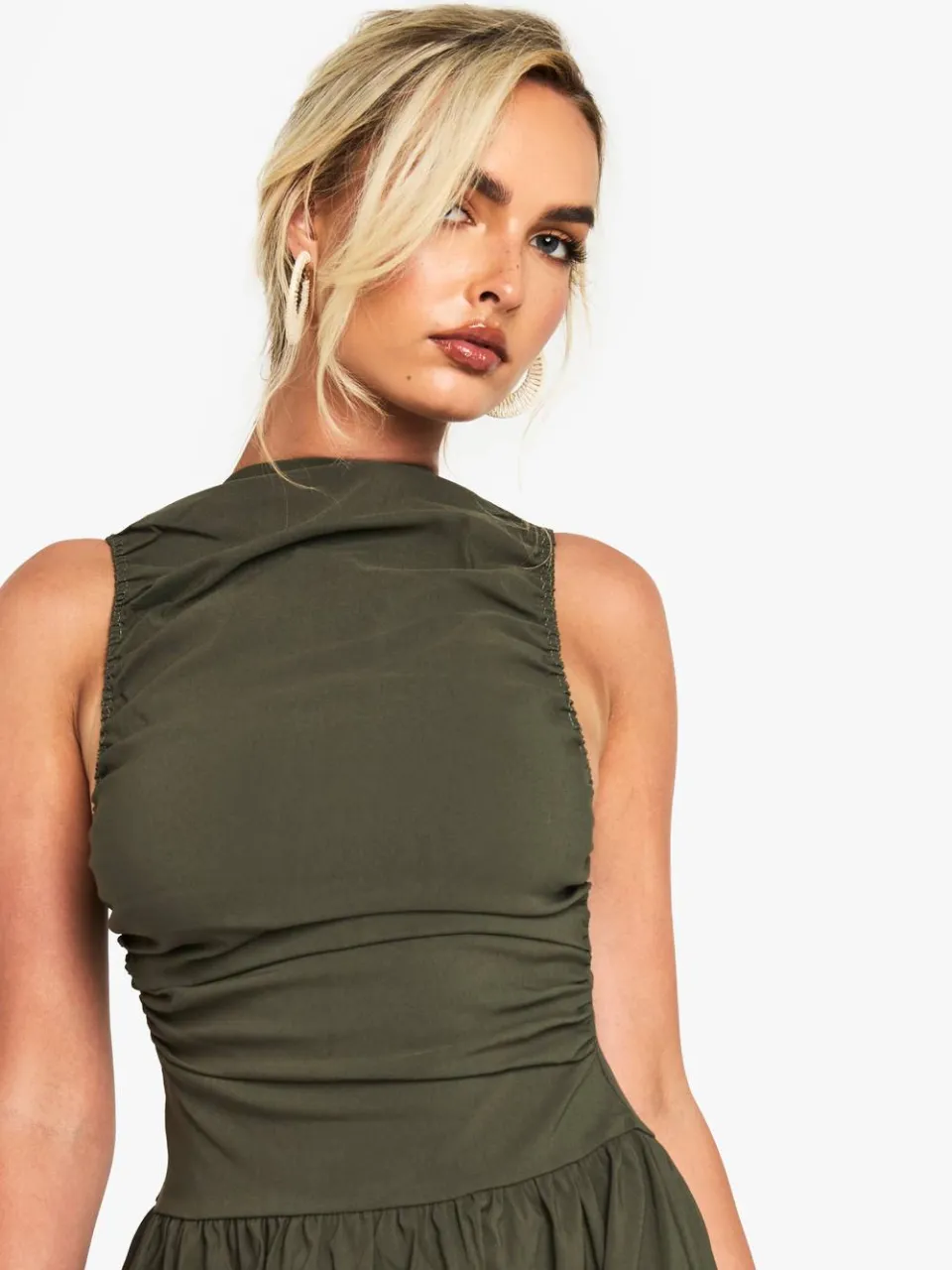 boohoo Dames Geraffelde mouwloze midaxi-jurk met verlaagde taille kaki, foto 2