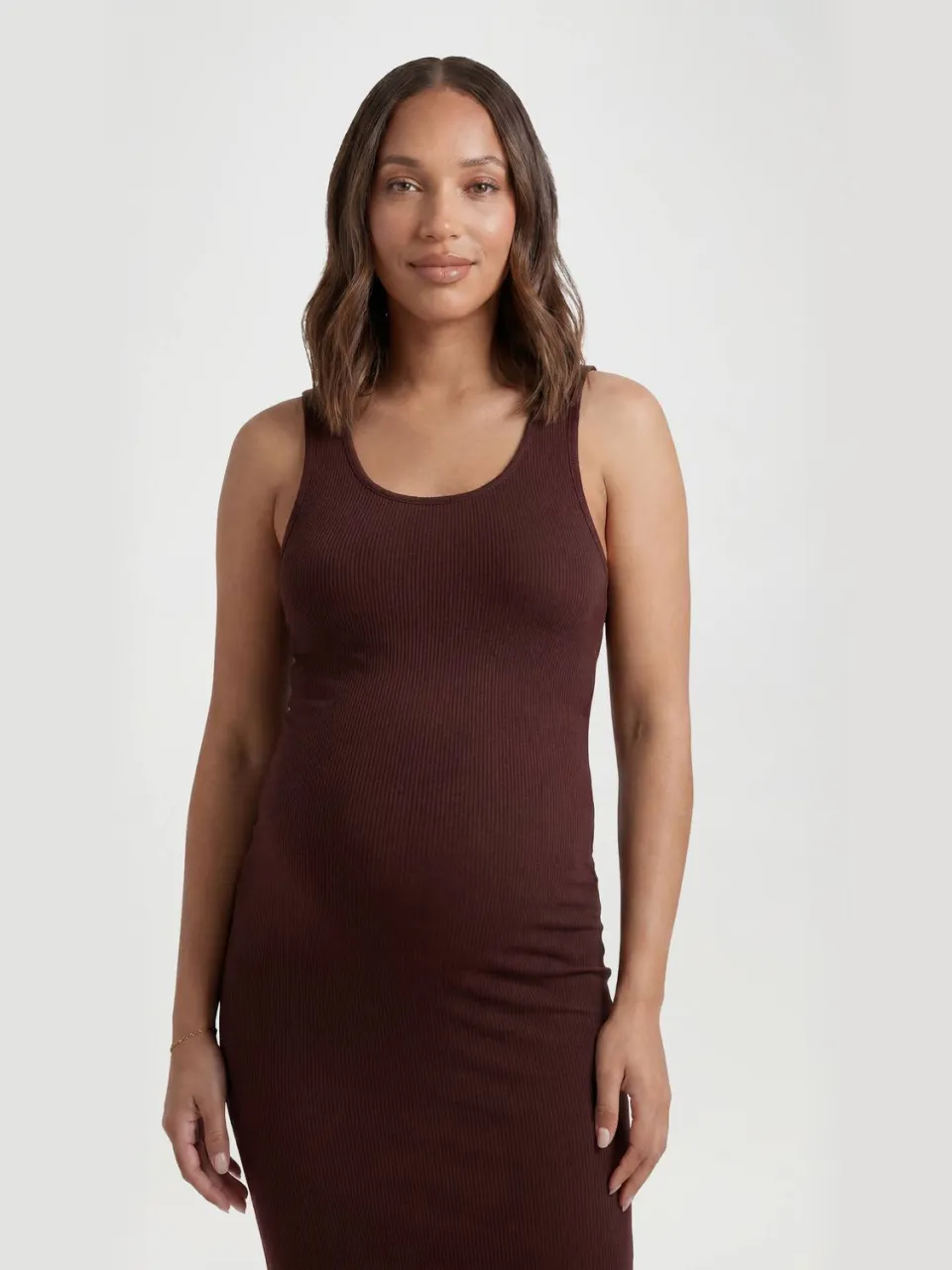 boohoo Dames Zwangerschaps Geribbelde Maxi Jurk Met Ronde Hals chocoladebruin, foto 4