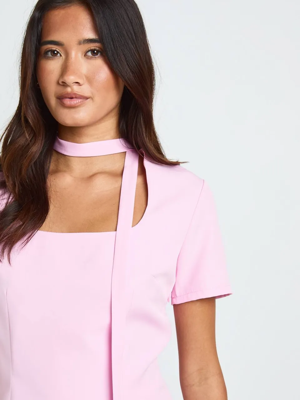boohoo Dames Mini-jurk Met Korte Mouwen En Sjaalachtig Detail baby roze, foto 4