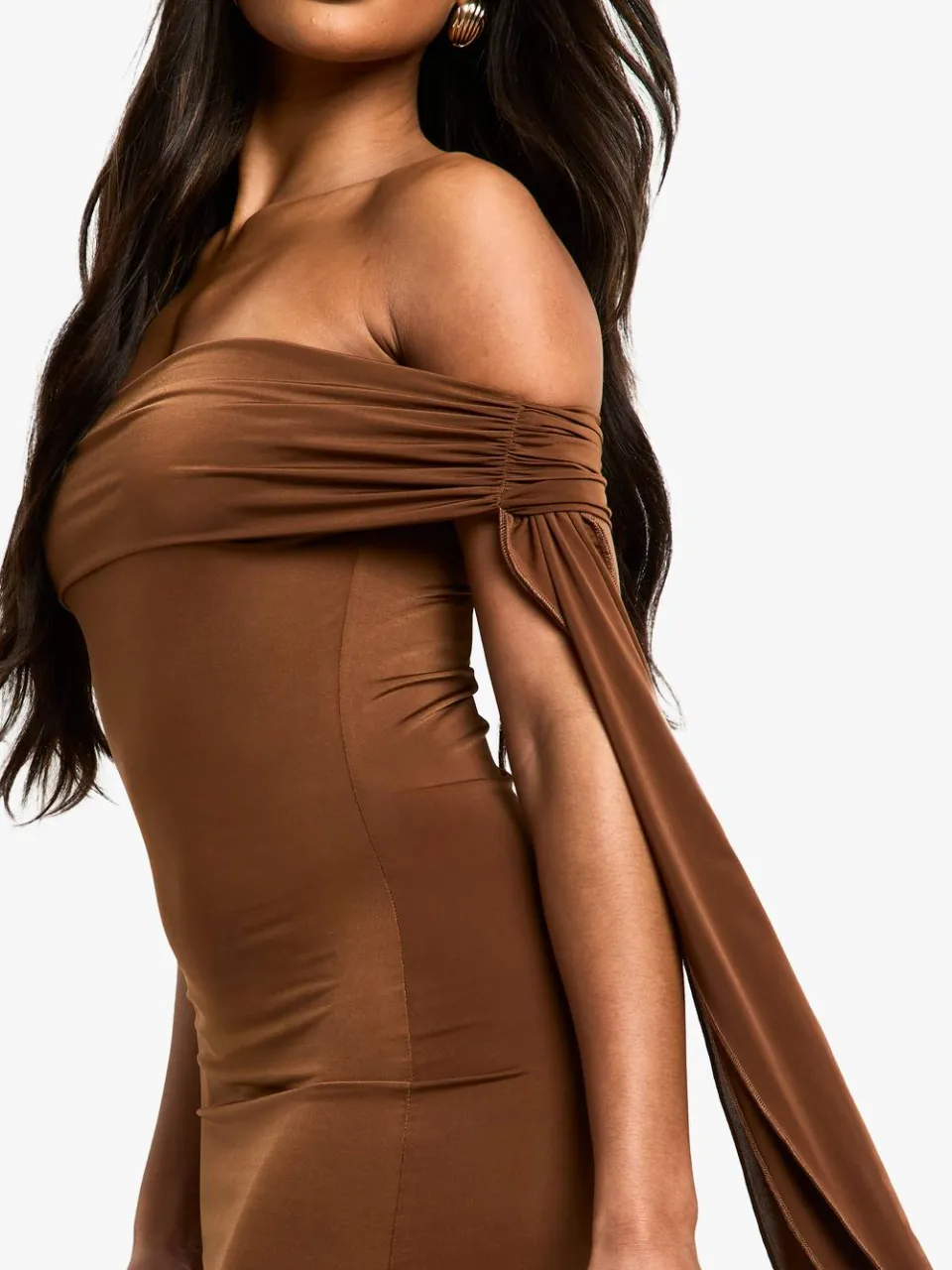 boohoo Dames Twist Detail Off Shoulder Drape Maxi Jurk brons, foto 3