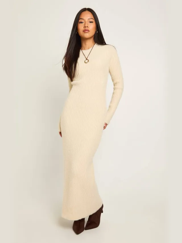 boohoo Dames Petite Fluffy Yarn Lange Mouwen Gebreide Maxi Jurk Cream