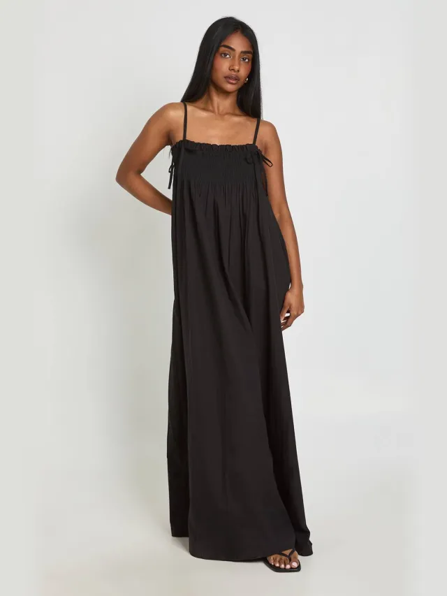 boohoo Dames Maxi Smock Jurk Met Gerimpeld Detail Zwart