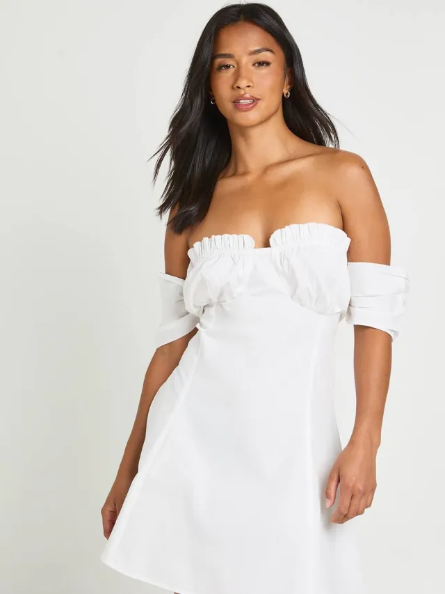 boohoo Dames Petite Mini Jurk Met Gerimpelde Buste En Bardot Hals Ivoor