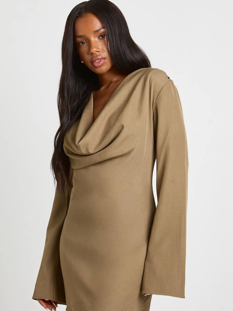 boohoo Dames Mini jurk met draperiehals en uitlopende mouwen olijf, foto 2