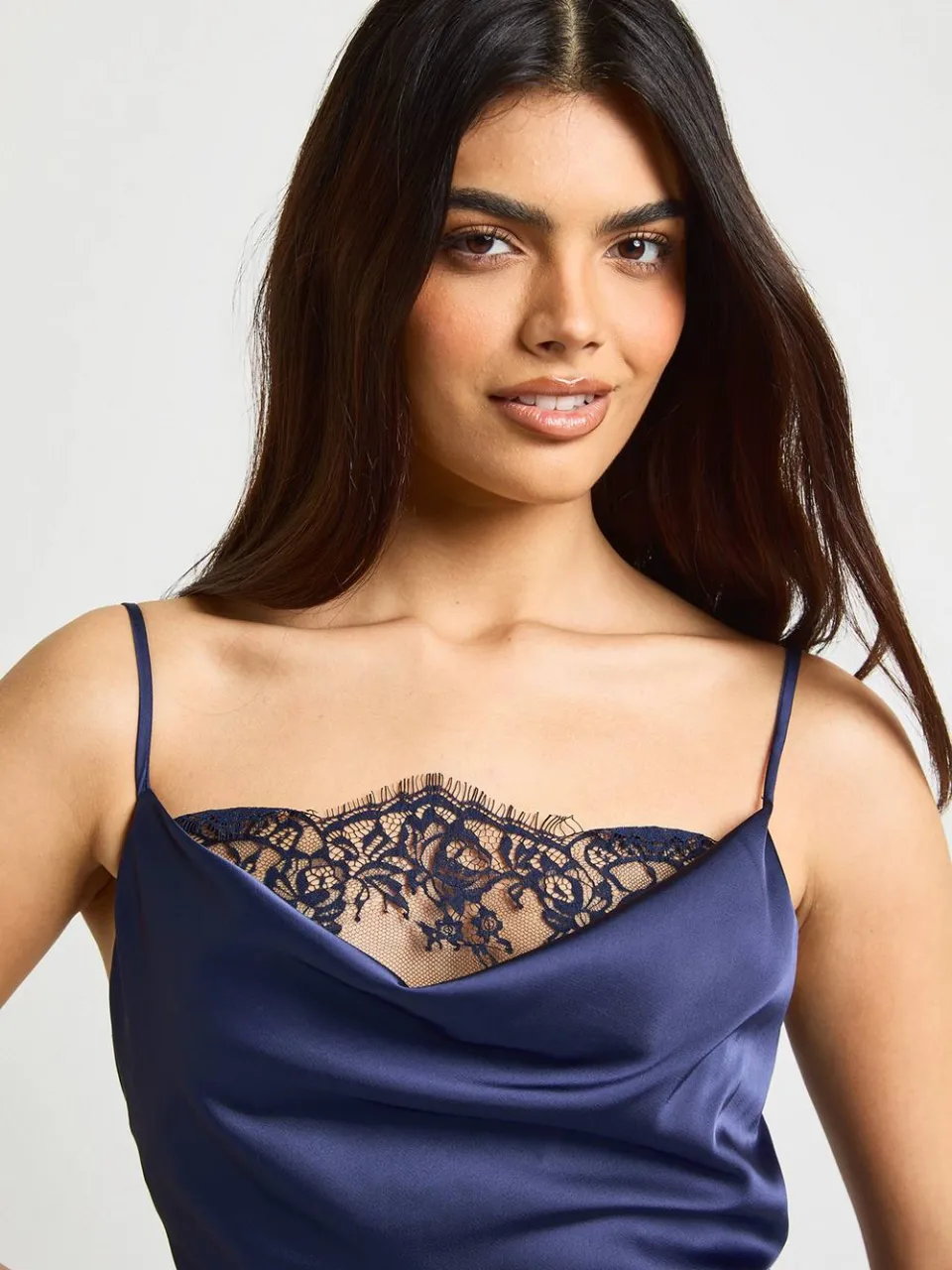 boohoo Dames Satijnkanten maxi slipjurk met cowl-hals midnight blue, foto 4