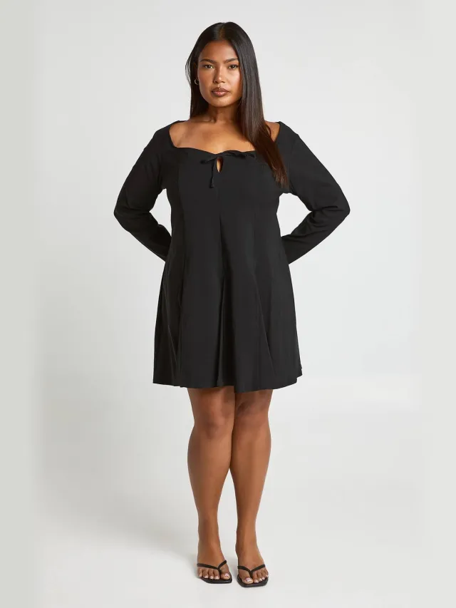 boohoo Dames Plus Hartvormige halslijn Godet Skaterjurk Zwart