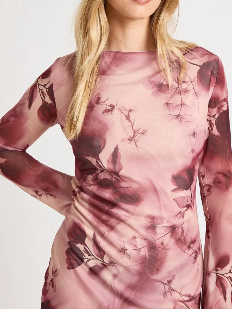 boohoo Dames Lange Bloemen Mesh Wijduitlopende Mouw Mini Jurk zacht roze, foto 4