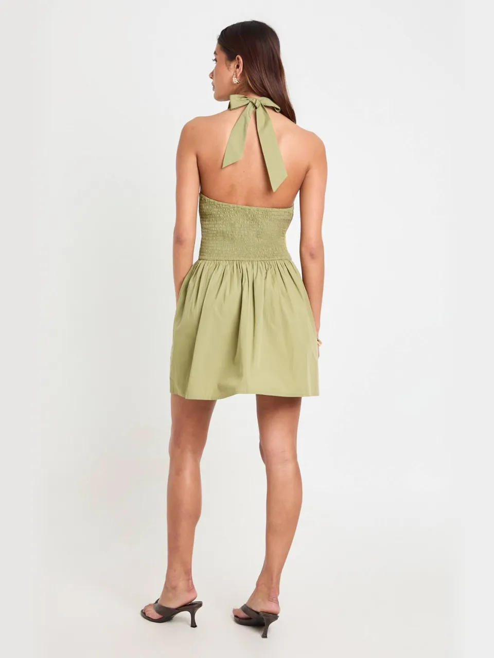boohoo Dames Katoenen Popeline Halter Neck Geplisseerde Mini Jurk licht kaki, foto 2