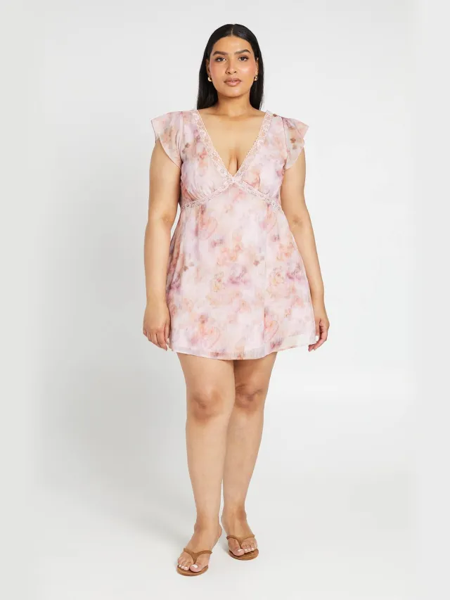 boohoo Dames Plus Bedrukte Jurk Met Kanten Afwerking En Korte Mouwen Roze