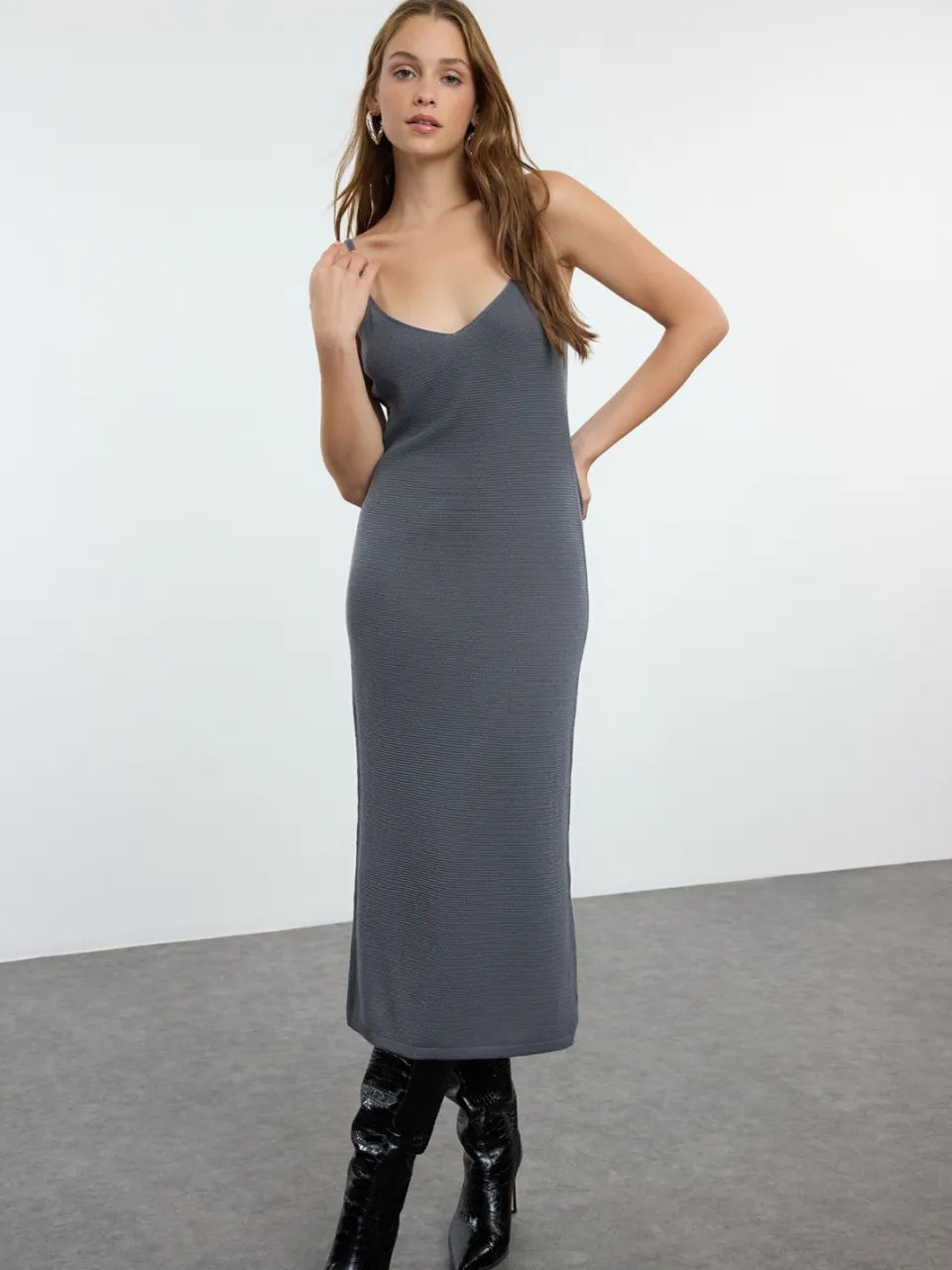 Trendyol TRENDYOLMİLLA Dames Grijs Effen Midi Lang Casual Recht Jurken, foto 2