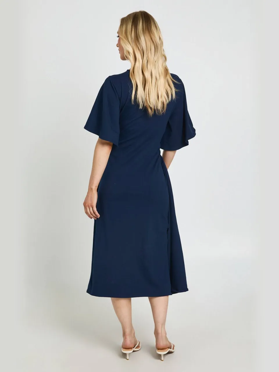boohoo Dames Petite Cape Drape Detail Midaxi T-shirt Jurk marineblauw, foto 3