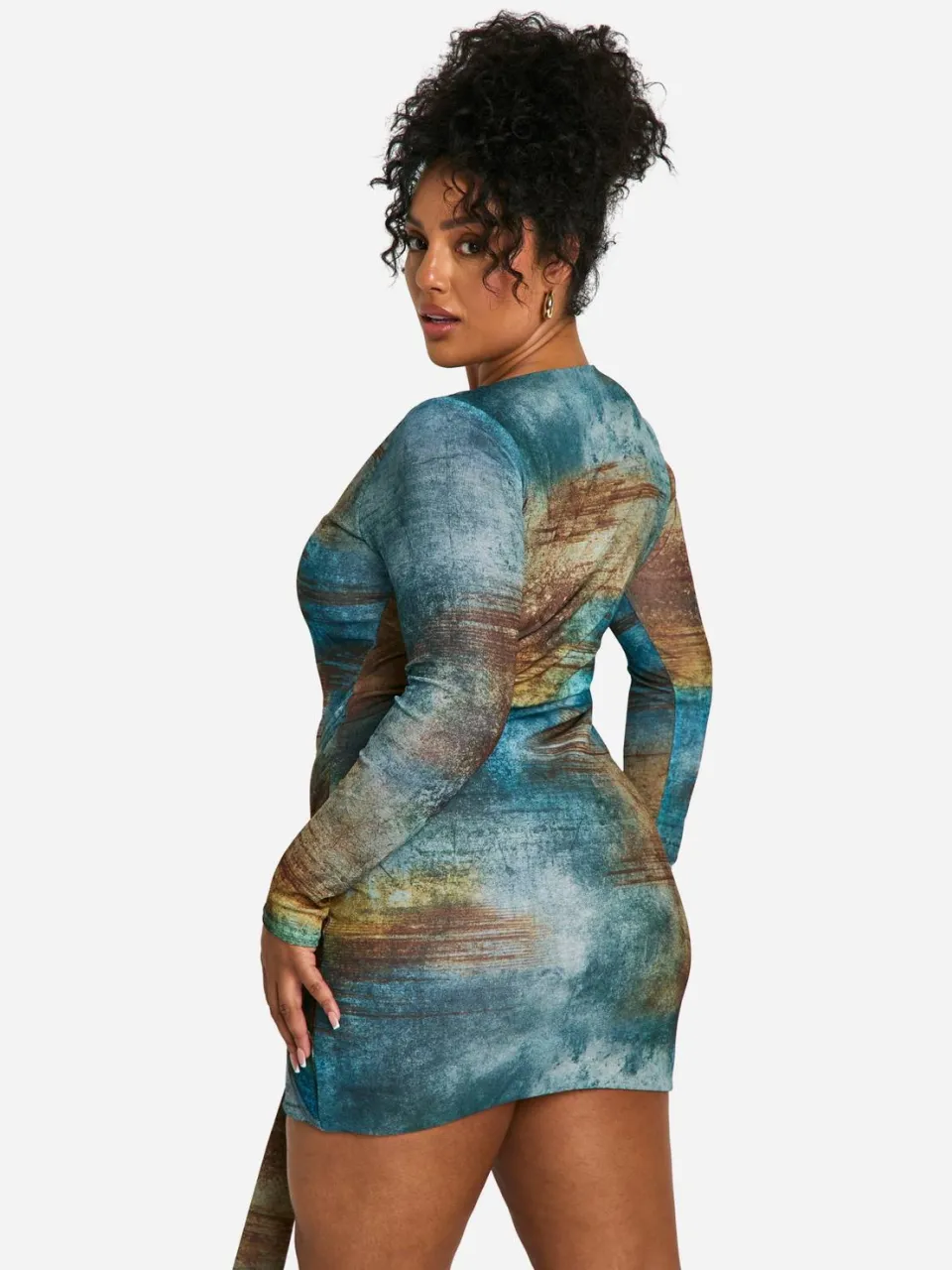 boohoo Dames Plus bedrukte mini-jurk met mesh en strikdetail vooraan groente, foto 2