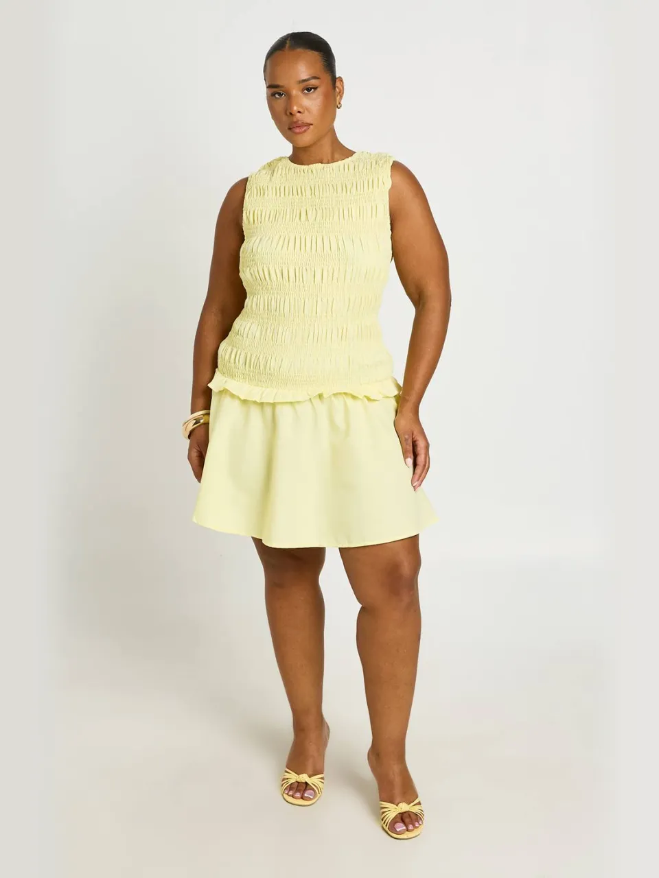 boohoo Dames Plus Gerimpelde Skater Jurk Met Racerhals citroen, foto 4