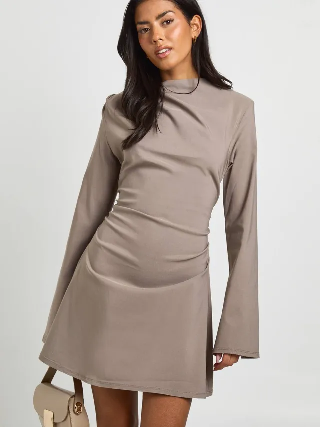boohoo Dames Mini Jurk met Gerimpelde Taille en Wijde Mouwen Mokka
