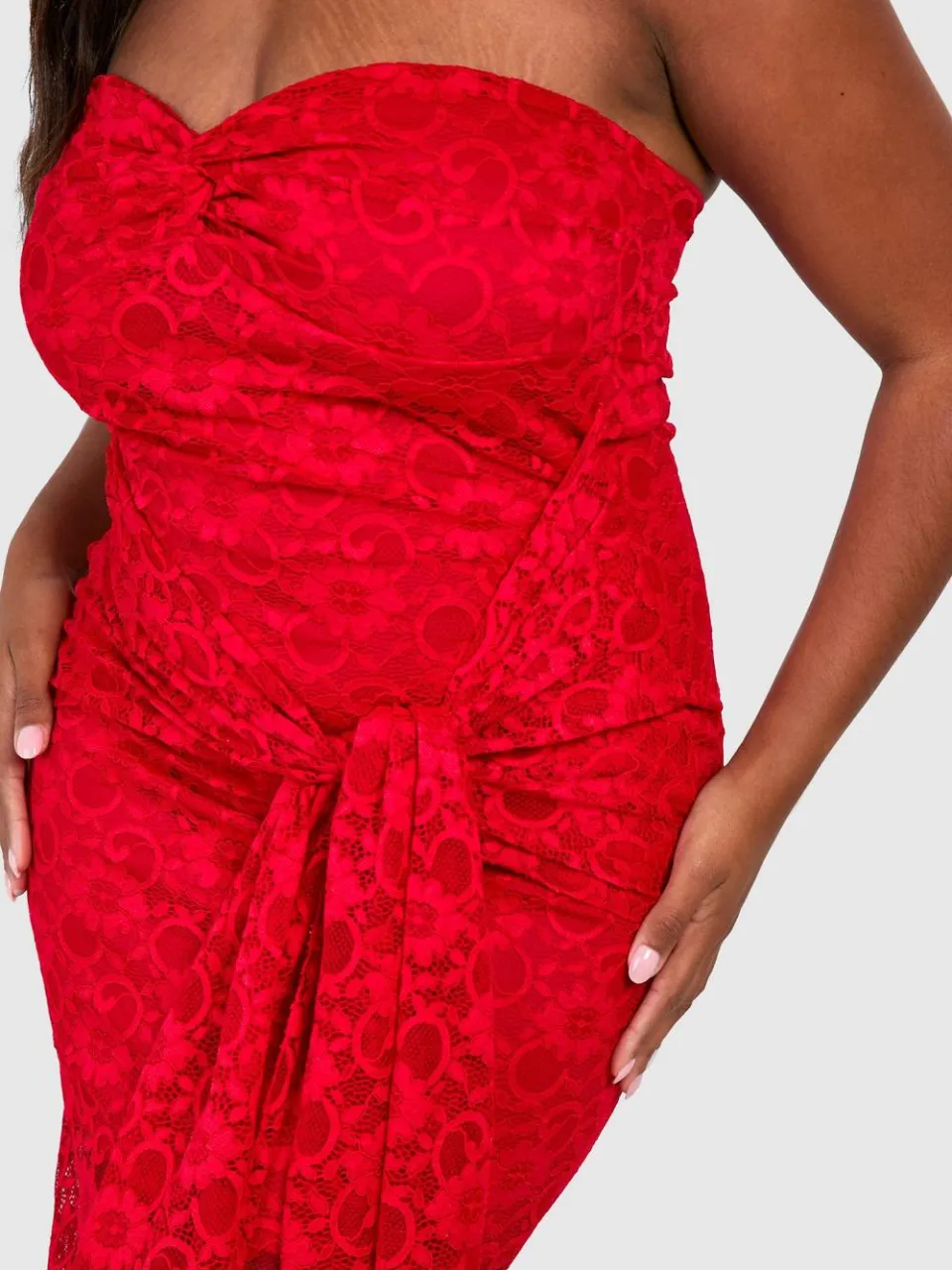 boohoo Dames Plus Strapless Lace Bodycon Jurk donkerrood, foto 4