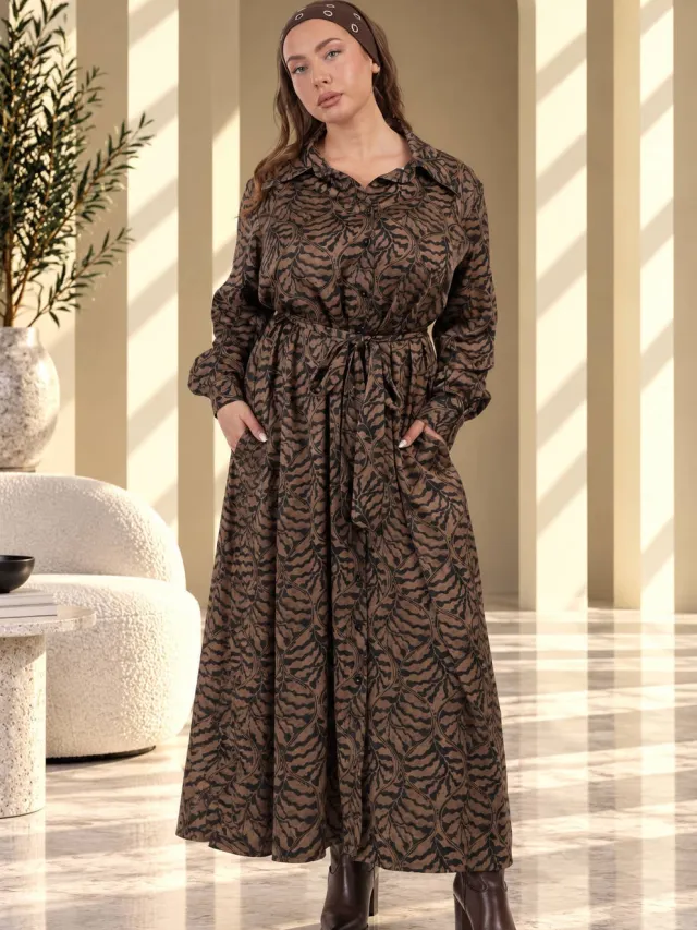 Curviss maxi blousejurk met ceintuur - donkerbruin