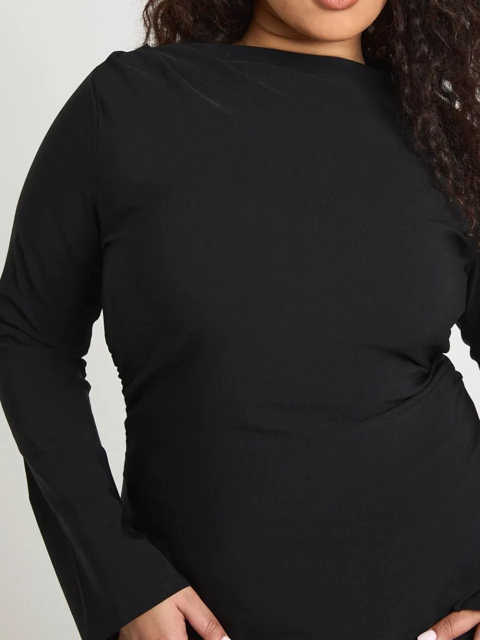 boohoo Dames Plus Gerimpelde Taille Uitlopende Mouw Mini Jurk zwart, foto 4
