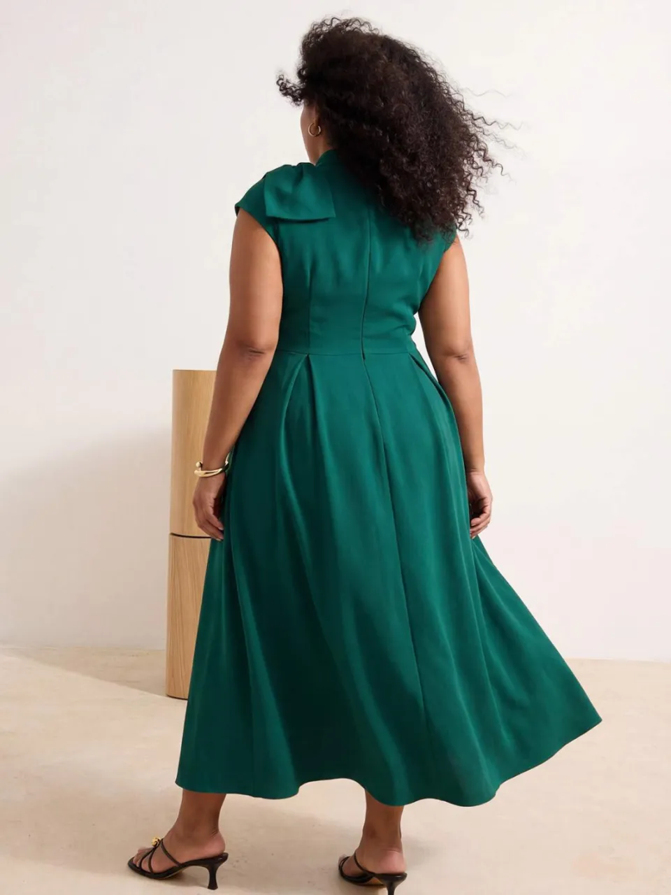 Trendyol Curve Dames Groen Effen Midi Kort Feest Skater Grote maten Jurk, foto 2