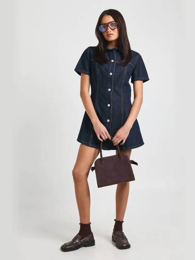 boohoo Dames Denim Jurk Met Korte Mouwen En Getailleerde Taille Indigo