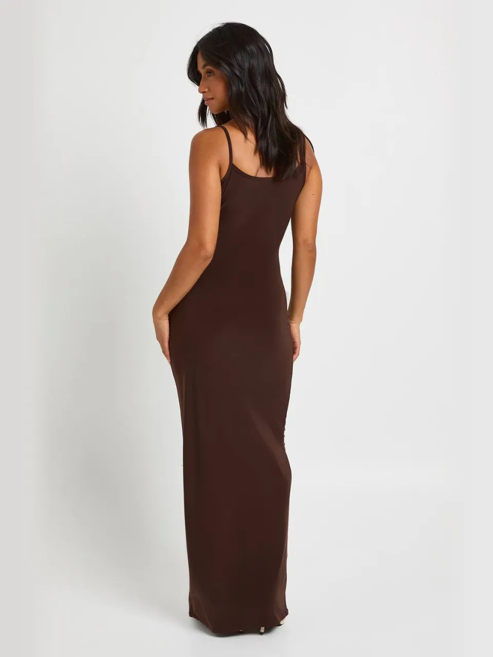 boohoo Dames Petite Maxi Jurk Met Ronde Hals En Bandjes chocoladebruin, foto 3
