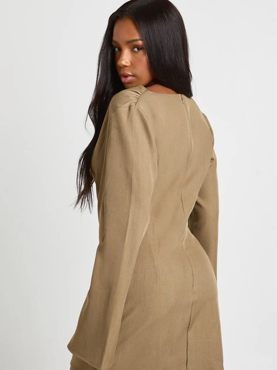 boohoo Dames Mini jurk met draperiehals en uitlopende mouwen olijf, foto 3