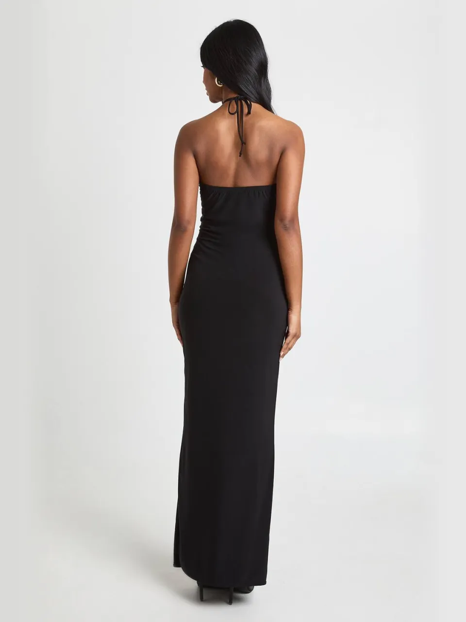 boohoo Dames Slinky Maxi Jurk Met Kanten Halterneck Detail zwart, foto 2