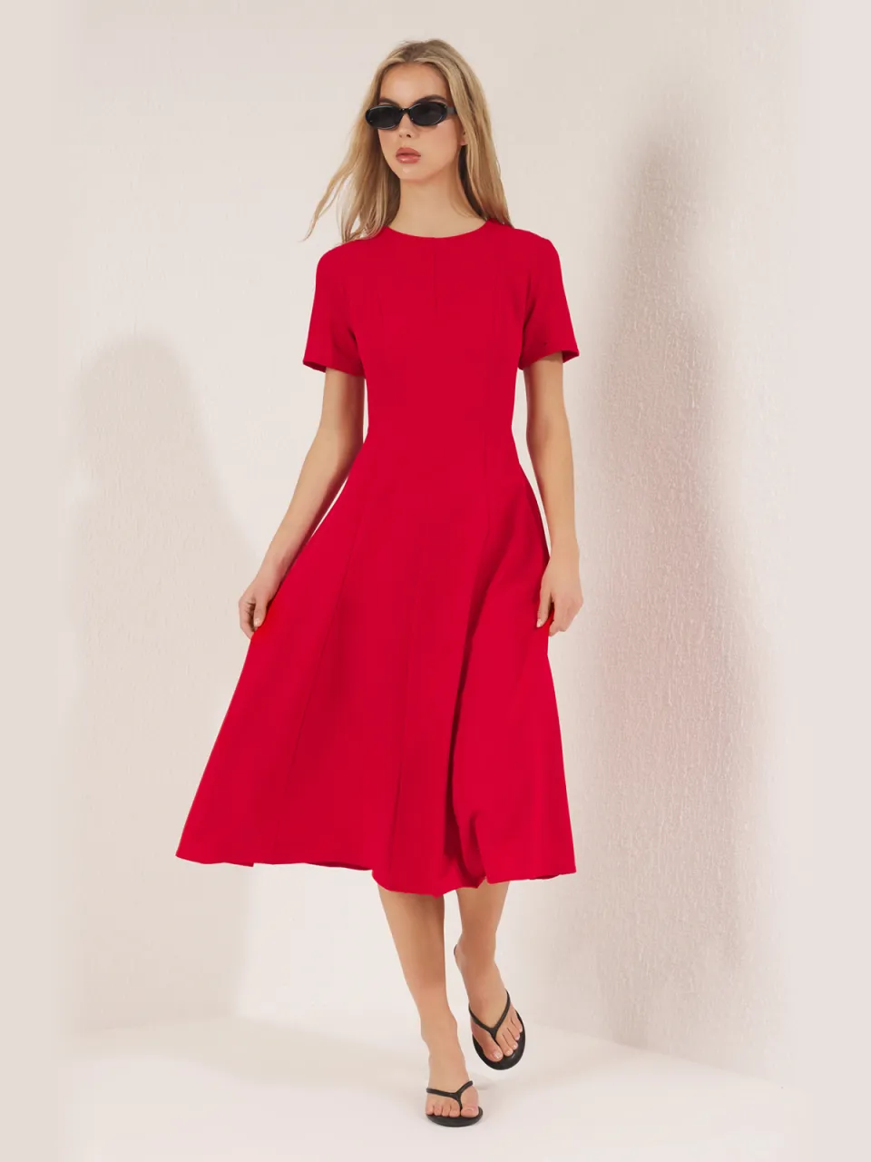 Trendyol TRENDYOLMİLLA Dames Rood Effen Midi Kort Casual Skater Jurken