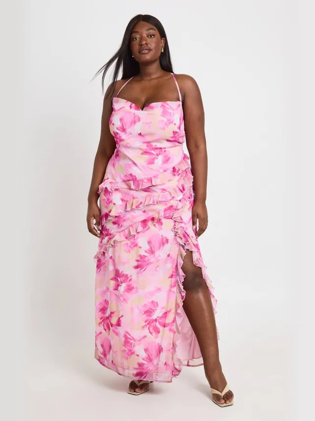 boohoo Dames Plus Bloemen Chiffon Ruches Maxi Jurk Roze
