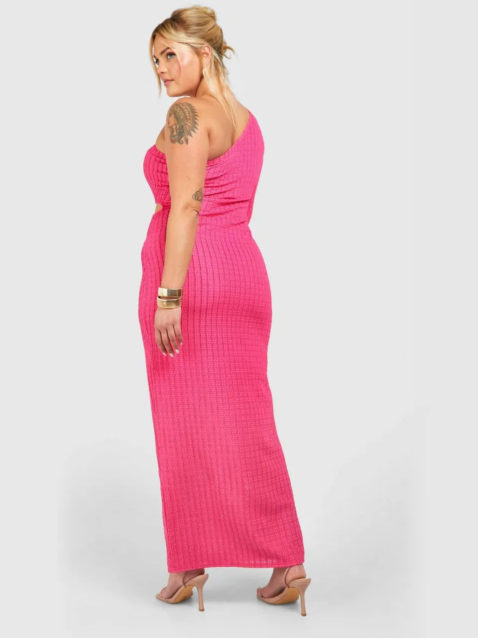 boohoo Dames Plus Textured Cut Out One Shoulder Maxi Jurk felroze, foto 2