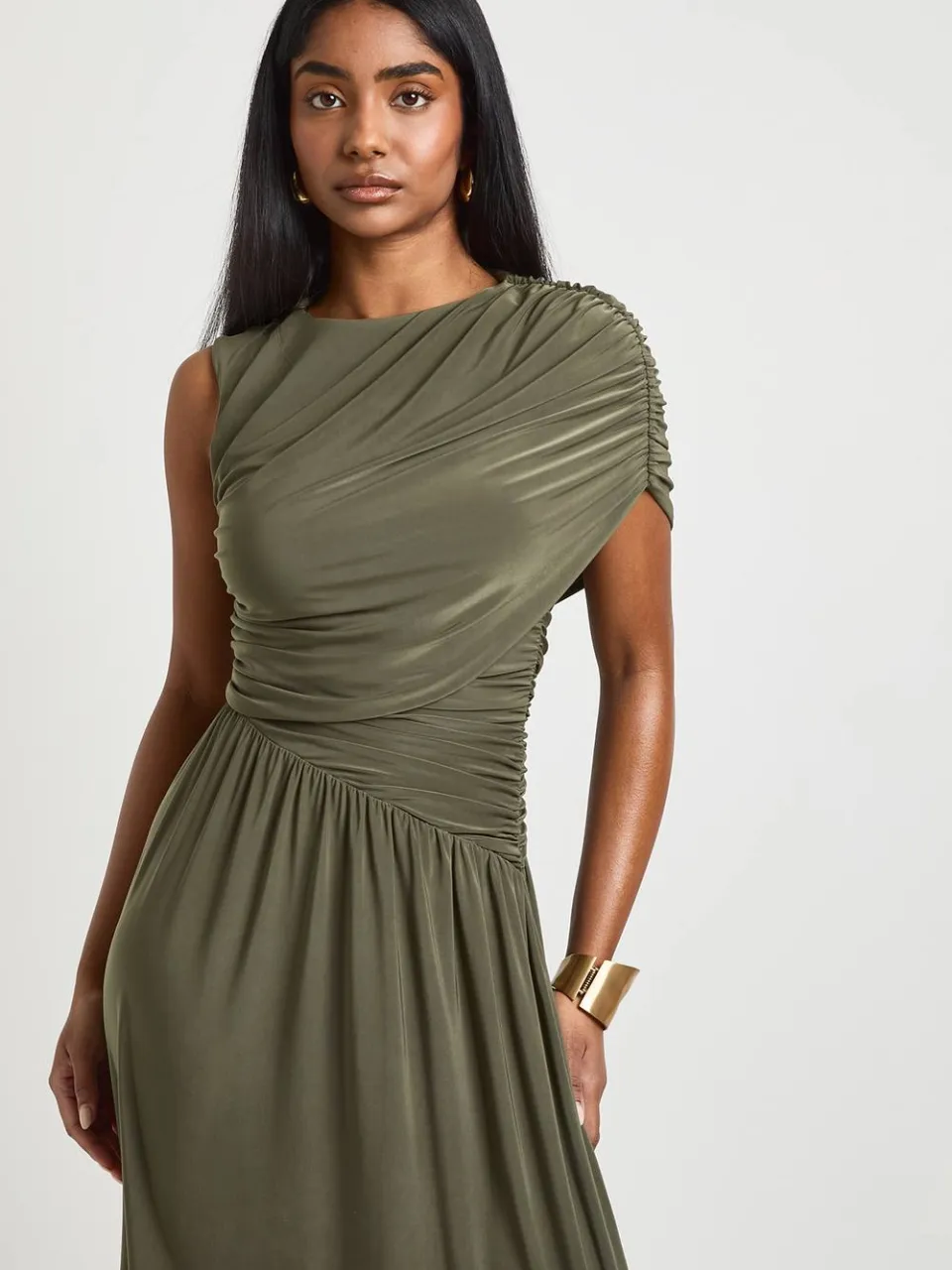 boohoo Dames Dubbele Laag Slinky Mouwloze Gerimpelde Lichaam Maxi Jurk olijf, foto 3