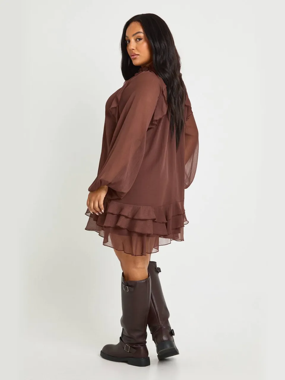 boohoo Dames Plus Chiffon Volant Smockjurk chocoladebruin, foto 2