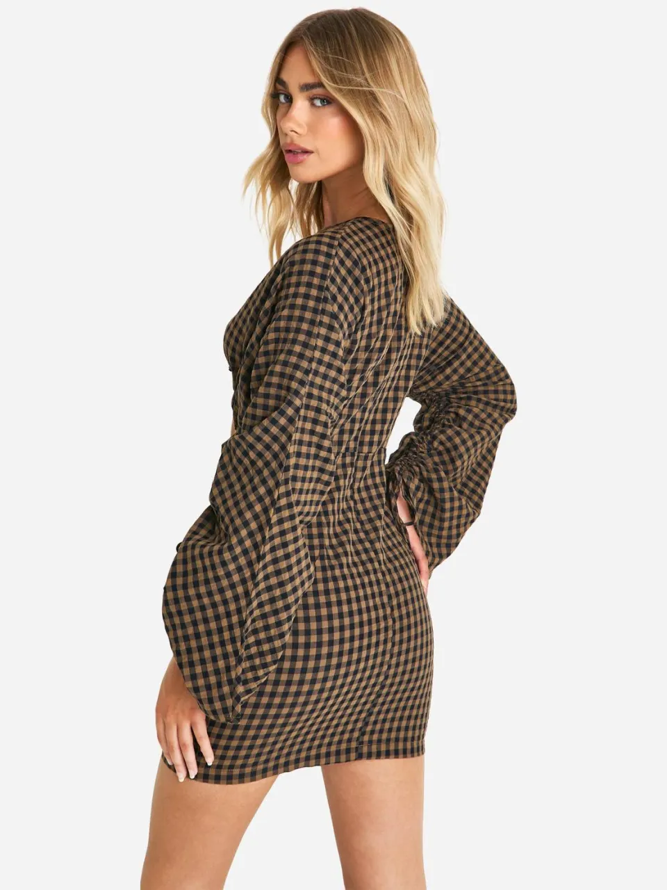 boohoo Dames Gingham mini-jurk met volumineuze mouwen bruin, foto 2