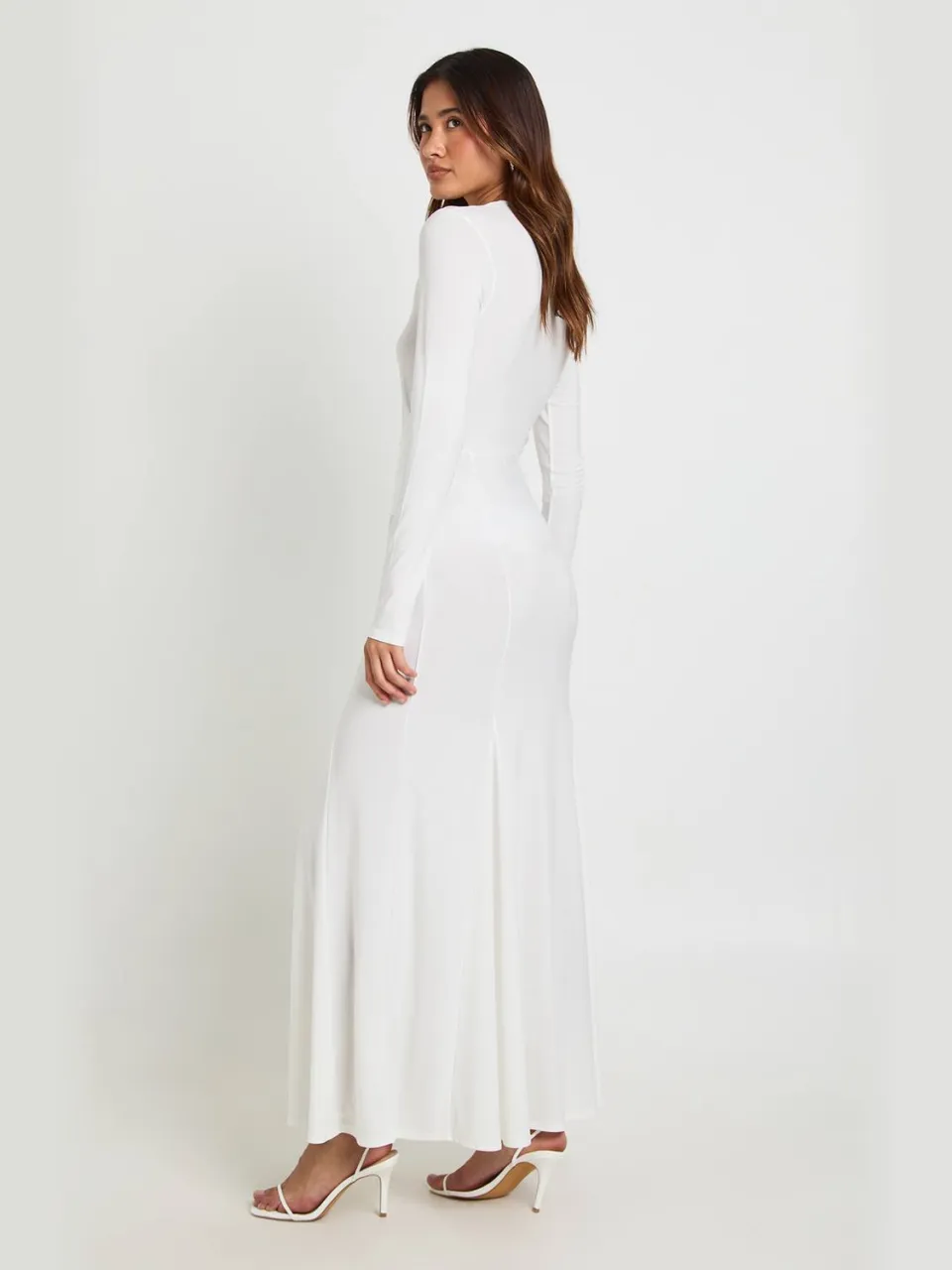 boohoo Dames Slinky Maxi Jurk Met Lange Mouwen En O-ring Strikceintuur ivoor, foto 3