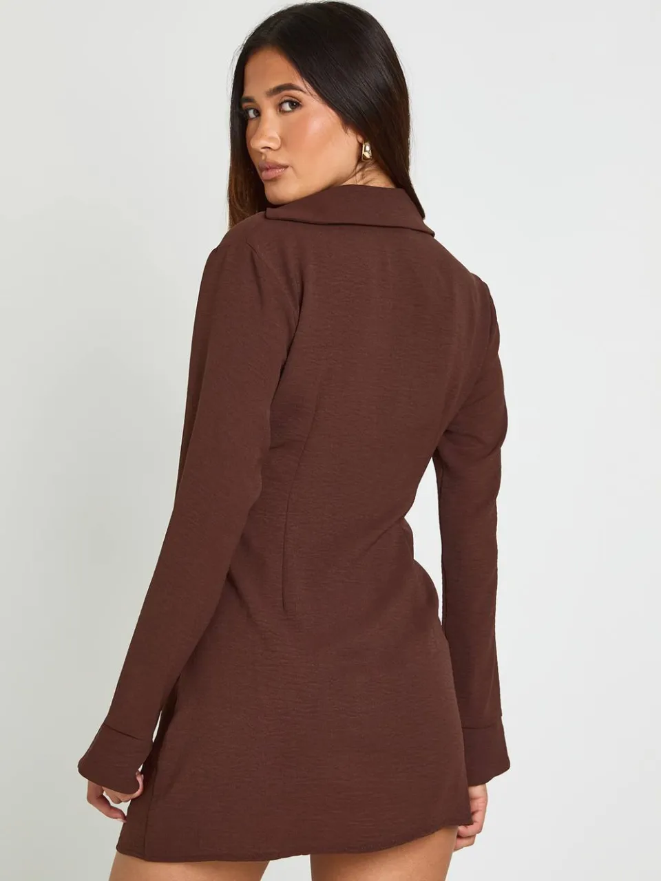 boohoo Dames Gehamerde Jurk Met Knoopsluiting En Getailleerde Pasvorm chocoladebruin, foto 2