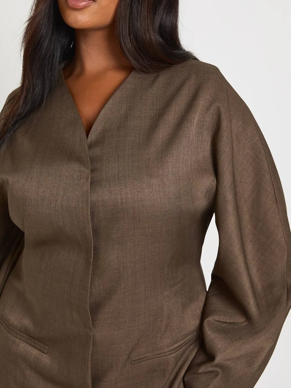 boohoo Dames Plus Size Kraagloze Blazerjurk met Getailleerde Taille bruin, foto 4