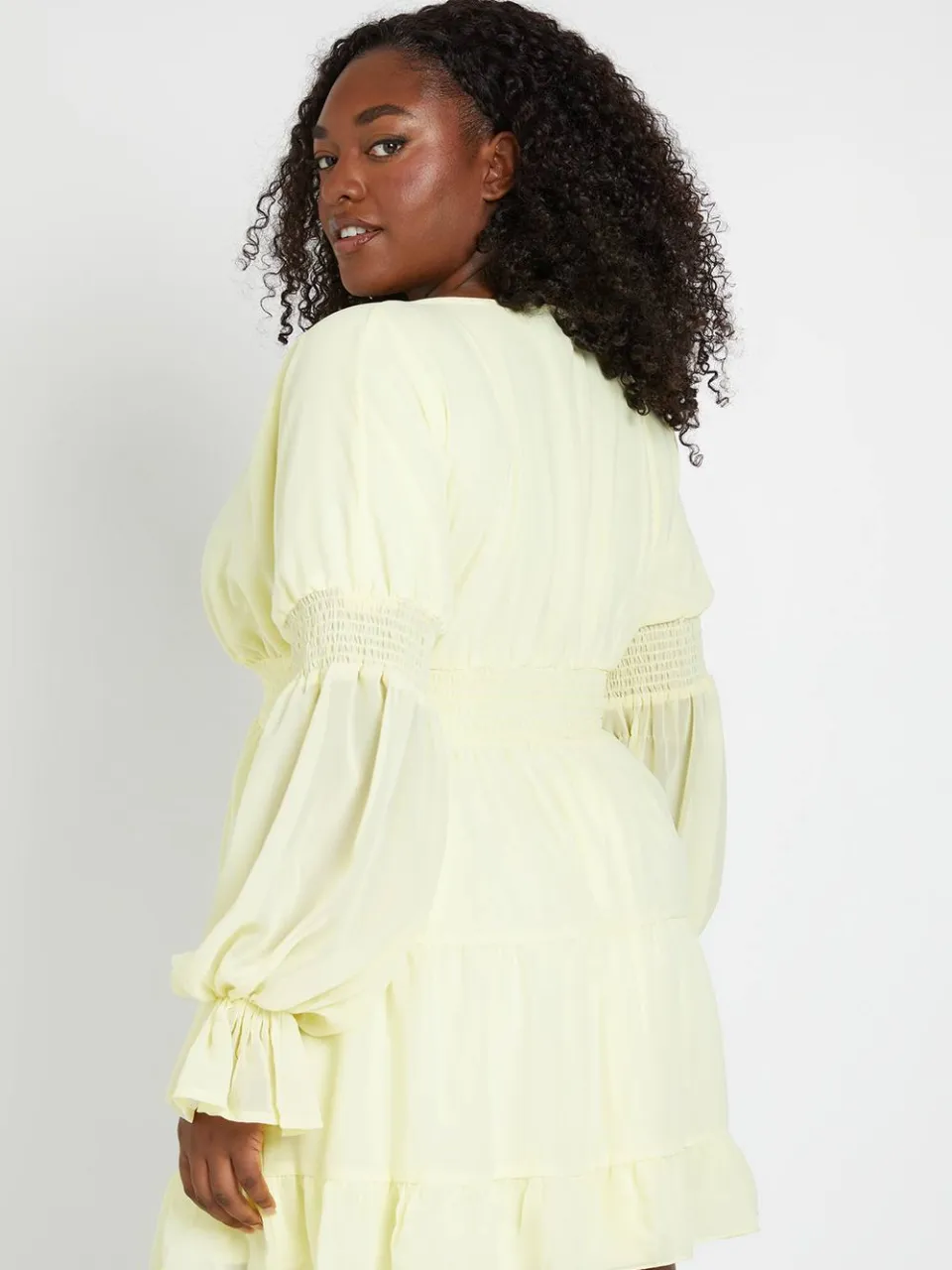 boohoo Dames Plus V-hals Blouson Mouw Volume Smock Jurk citroen, foto 3