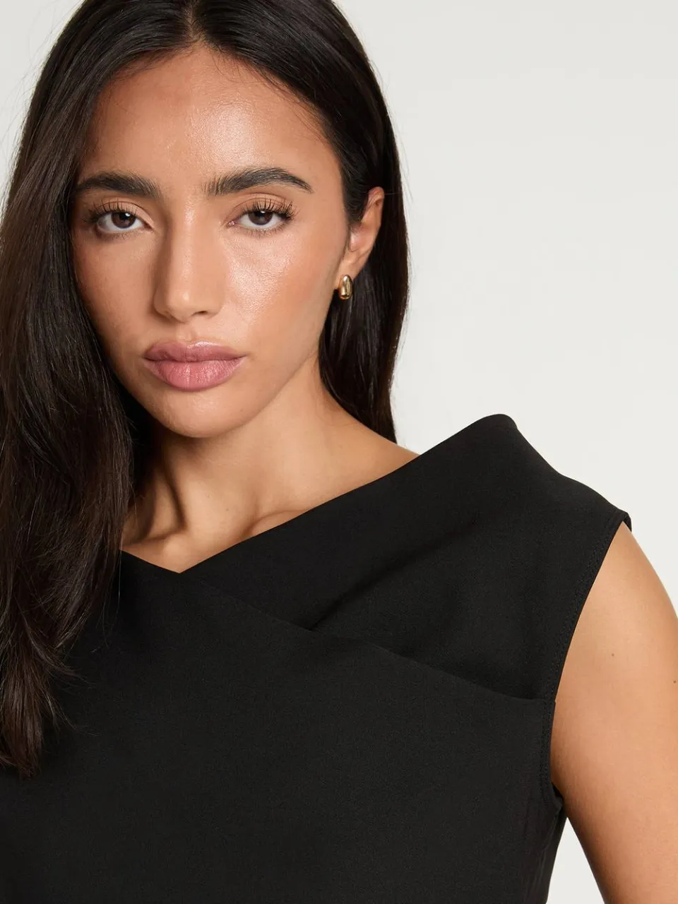 boohoo Dames Wikkel Mini Jurk Met Gerimpelde Taille zwart, foto 4